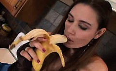 Pornstar Enjoys Kinky Food Play