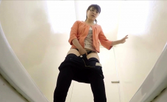 Japanese babe pees on cam