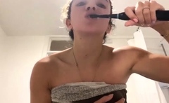 Mollyspoilme - Brushing my teeth and mocking you