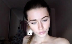 Hot Amateur Webcam Teen Masturbates For Their Fans